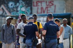 Itálie začala požadovat 5000 eur po migrantech, aby je neumístila do detence