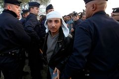 Francouzská policie likviduje uprchlickou "džungli"