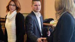 Obžalovaní v kauze Key Investments: zleva Klára Fenstererová, Daniel Brzkovský a Alena Štorkanová u soudu