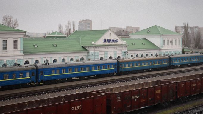 Fotografie od pobřeží Azovského moře, Ukrajina, město Berďansk.