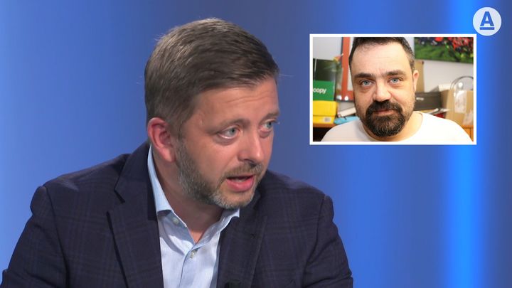 Zabít dítě, podříznout ženu. Rakušan o výroku Novotného, který je hitem dezinfoscény