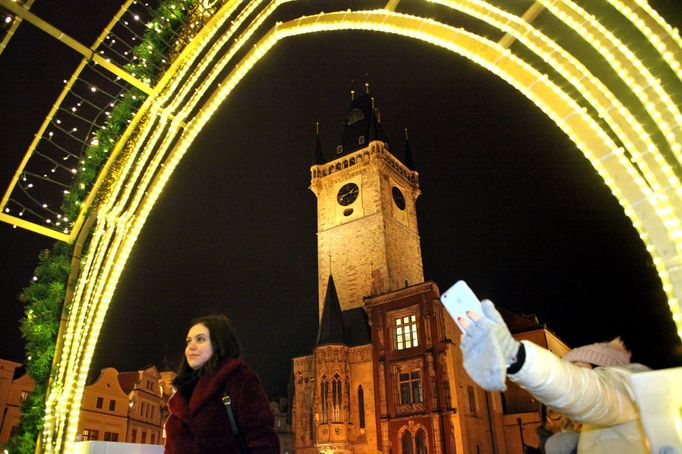 Oslavy silvestra na Staroměstském náměstí.