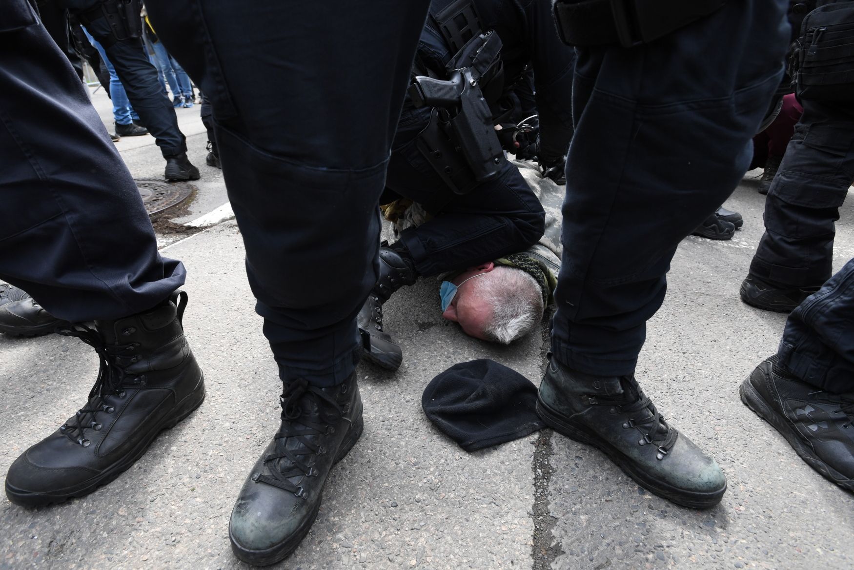 18. 4. 2021 - první protest před Ruské velvyslanectví, ambasáda, protesty, klid, média, policie, Vrbětice, náměstí Borise Němcova