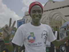 Keňský výtvarník a pouliční prodavač Samuel, kterému se pro hlavní artikl jeho uměleckých i obchodních aktivit přezdívá Obama, o vítězství svého favorita ve volbách nepochybuje