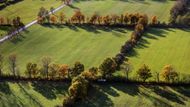 Krajina kolem hřebčína v Kladrubech nad Labem byla významně utvářena chovem a výcvikem ceremoniálních kočárových koní. Ti se tu chovají už od 14. století. Hřebčín musí do prosince 2020 splnit několik podmínek a výbor UNESCO přidal i několik doporučení. O zapsání Kladrub se přitom letos původně vůbec hlasovat nemělo. " Ve čtvrtek jsem dostal informaci z Baku, že se jim naše nominace tolik líbí, že o nás budou hlasovat už tento rok," vyjádřil své překvapení ředitel památky Jiří Machek.