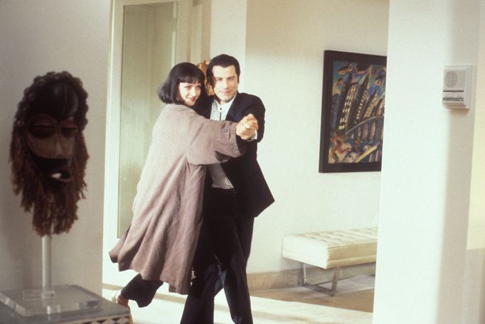 John Travolta jako Vincent Vega a Uma Thurman coby Mia Wallace.