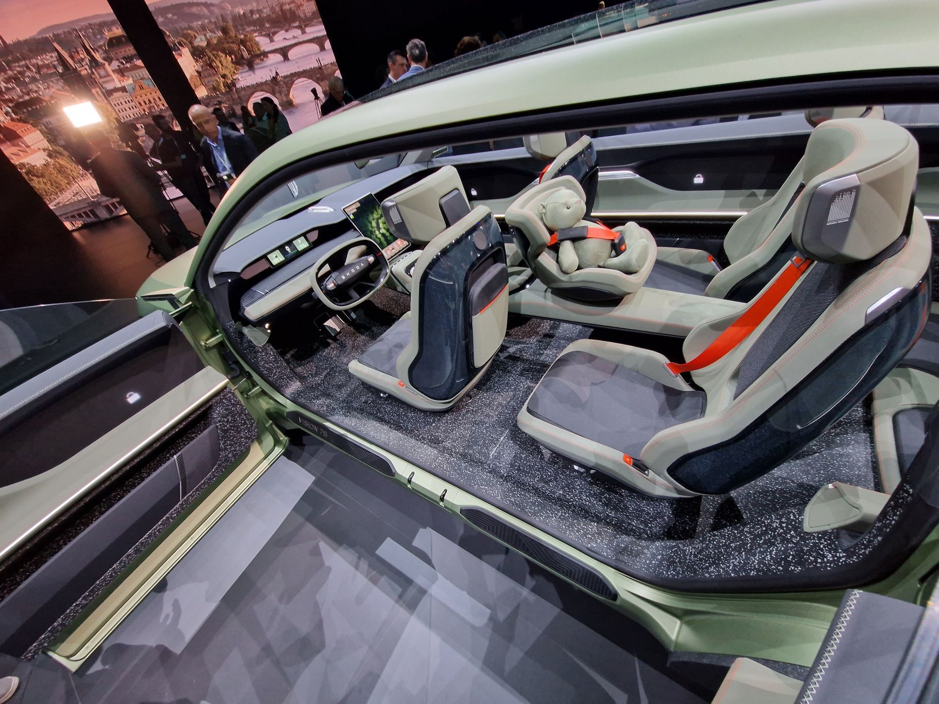 Škoda Vision 7S živě