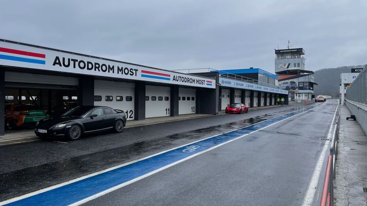 Exekuce. Autodrom Most řeší zásadní problém: neomezil prý hluk, jak mu nařídil soud