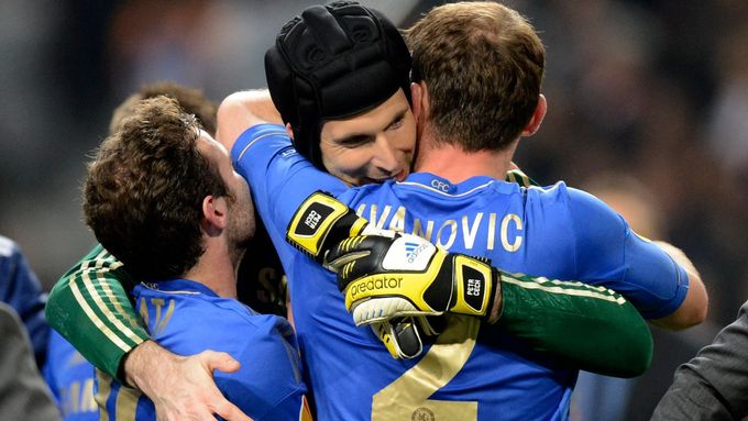 Petr Čech se s Chelsea dočkal další trofeje. Po loňském triumfu v Lize mistrů přibylo vítězství v Evropské lize