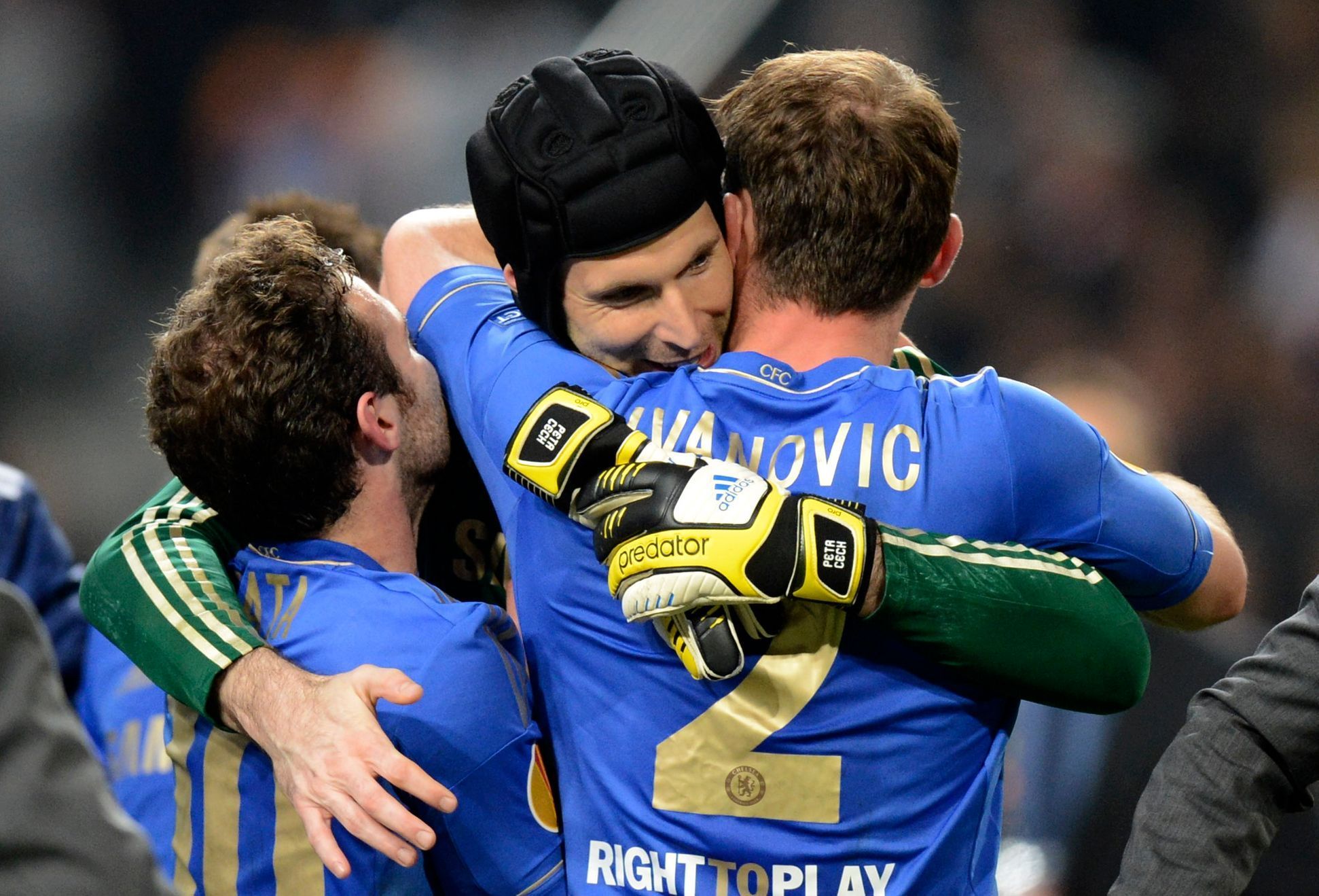 Fotbal, finále Evropské ligy, Chelsea - Benfica: Juan Mata, Petr Čech a Branislav Ivanovič