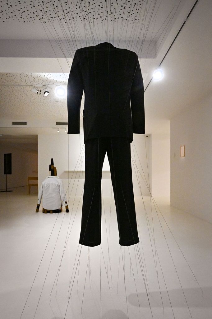 Snímek z výstavy děl Pavly Scerankové v humpolecké 8smičce.