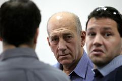 Soud snížil izraelskému expremiérovi trest za korupci, Olmert má pykat jen 18 měsíců