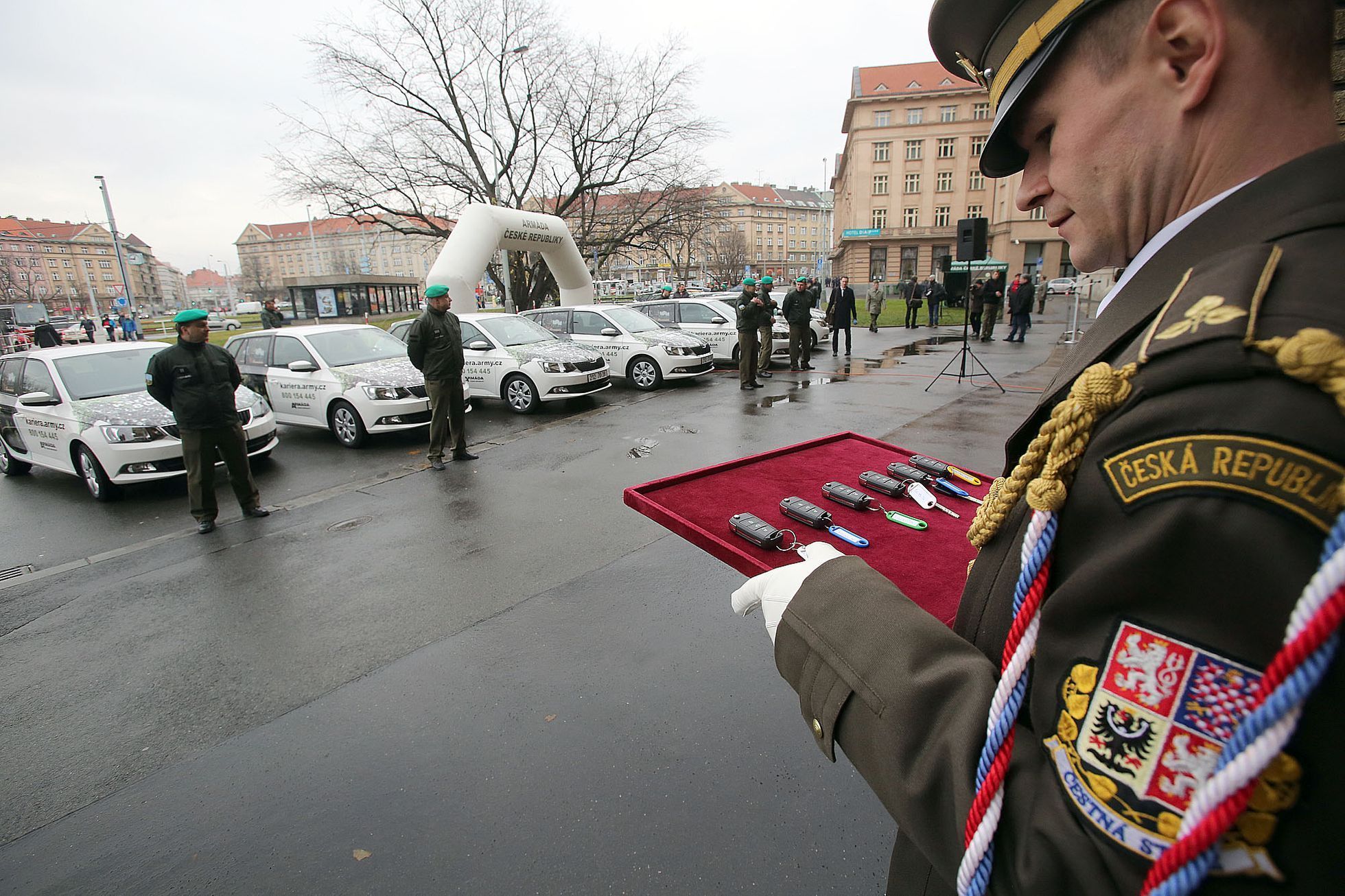 Dvanáct nových Fabií pro nábor do armády