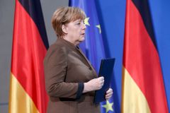 Musíme urychlit deportace odmítnutých žadatelů o azyl, reaguje Merkelová na teror v Berlíně
