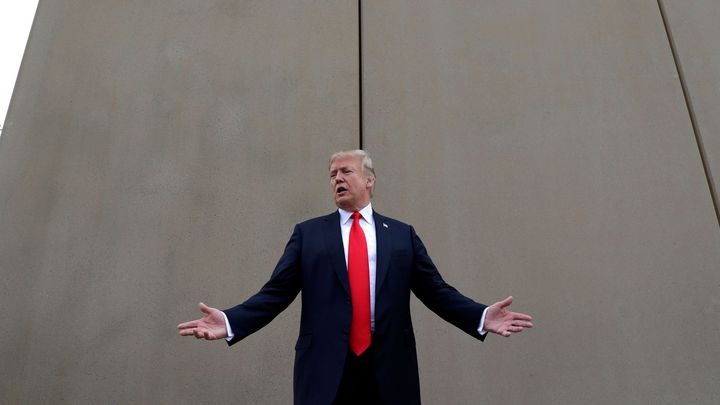 Potřebuji peníze, ne zeď. Shutdown rozčiluje už i Trumpovy voliče, nechodí jim platy