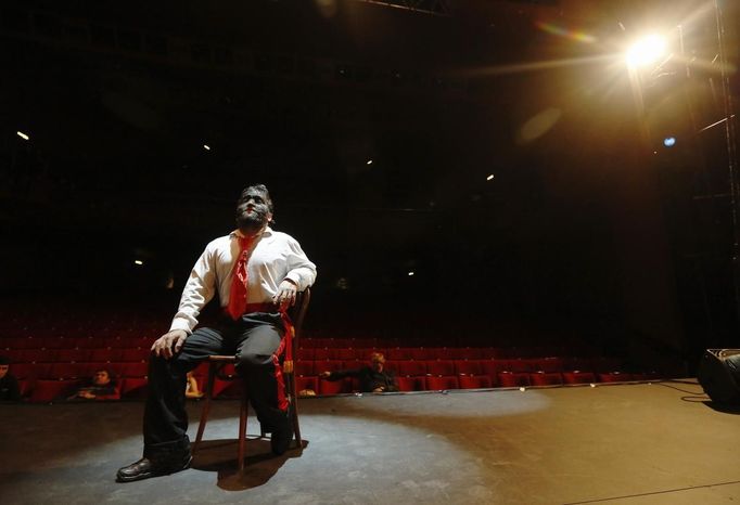 Performer Jesus Aceves (also known as Chuy), who has hypertrichosis, which is a skin condition where an abnormal amount of hair growth is present on the body, poses before a rehearsal for the Circus of Horrors at the Churchill Theatre in Bromley, south east London January 10, 2013. Circus of Horrors, former finalists on television program "Britain's Got Talent", have advertised for a wolf man or woman on government jobs website Directgov. The circus have a Mexican wolf man (who is Aceves), but new UK Border Agency rules meant that before a worker can be granted a certificate of sponsorship, the company must advertise the job in Britain. Picture taken January 10, 2013. REUTERS/Luke MacGregor (BRITAIN - Tags: ENTERTAINMENT HEALTH SOCIETY IMMIGRATION BUSINESS EMPLOYMENT) Published: Led. 11, 2013, 10:05 dop.