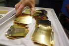 Zlato, které zde společnost Valcambi SA zpracovává, má garantovanou ryzost 99,9 %. Granule zlata společnost mimo jiné přetváří v unifikované pláty drahého kovu, které je možné dále dělit lámáním.