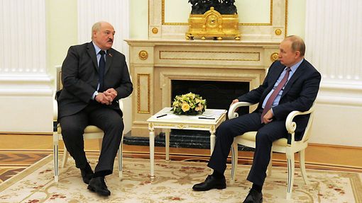 Běloruský prezident Alexandr Lukašenko se sešel se svým ruským protějškem Vladimirem Putinem.