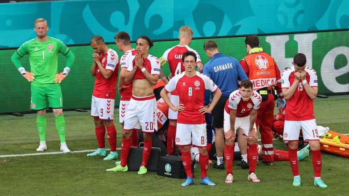 Vyndávání zapadlého jazyka je resuscitační mýtus, varuje záchranka po kolapsu na Euru; Zdroj foto: Reuters