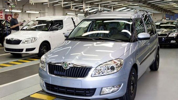 Výroba aut rostla v domácích továrnách, ale hlavně v Číně.
