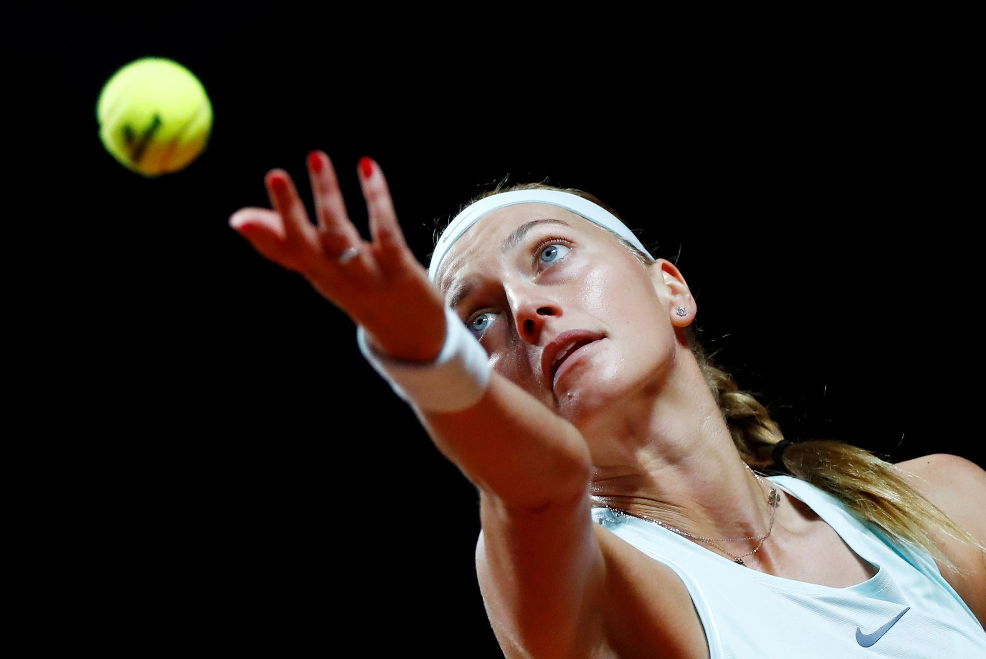 Petra Kvitová ve finále turnaje ve Stuttgartu 2019 proti Anett Kontaveitové