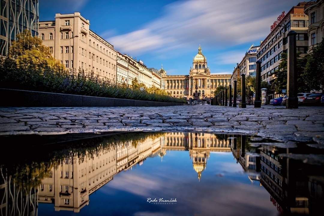 Radoslav Vnenčák: Praha v zrcadle