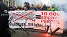 Arcelor Mittal workers from the Liege site hold a banner reading "No steel industry, 10,000 jobs lost, Politicians, what are you doing?", during a demonstration outside Prime Minister Elio Di Rupo's office where a political meeting is taking place,in Brussels January 25, 2013. ArcelorMittal, the world's largest steel producer, plans to shut a coke plant and six finishing lines at its site in Liege Belgium, affecting 1,300 employees, the group said on Thursday. REUTERS/Yves Herman (BELGIUM - Tags: BUSINESS CIVIL UNREST EMPLOYMENT) Published: Led. 25, 2013, 12:49 odp.