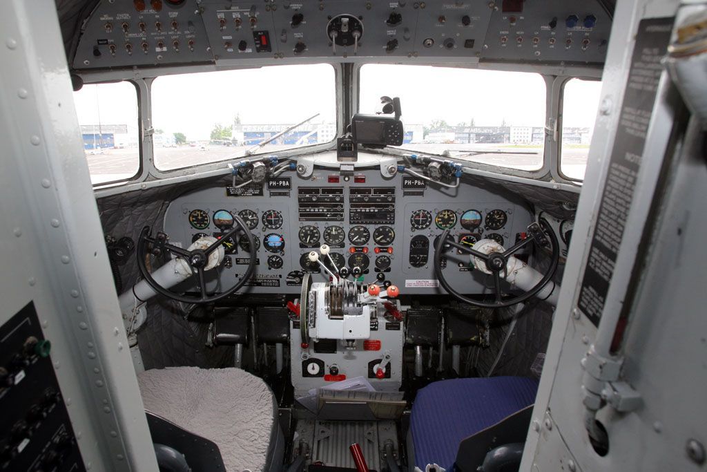 DC-3 na letišti v Ruzyni