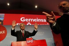 Rakousko: Koalice má většinu, posílili ovšem populisté