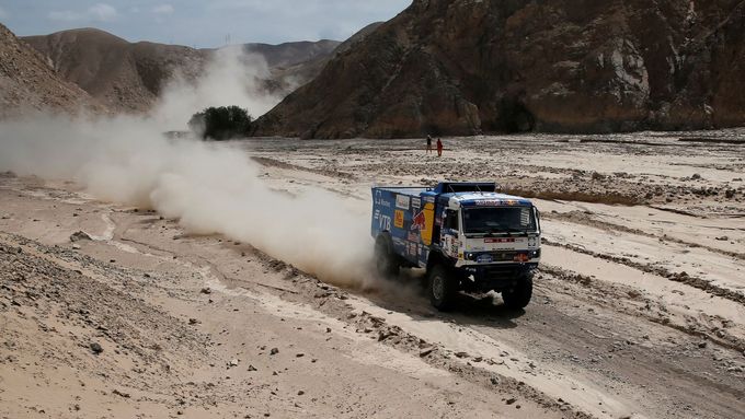 Rus Karginov přejel na Rallye Dakar 2019 diváka a ujel.