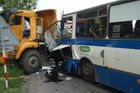 Na Žďársku se srazil autobus s náklaďákem, D1 na Brno stála