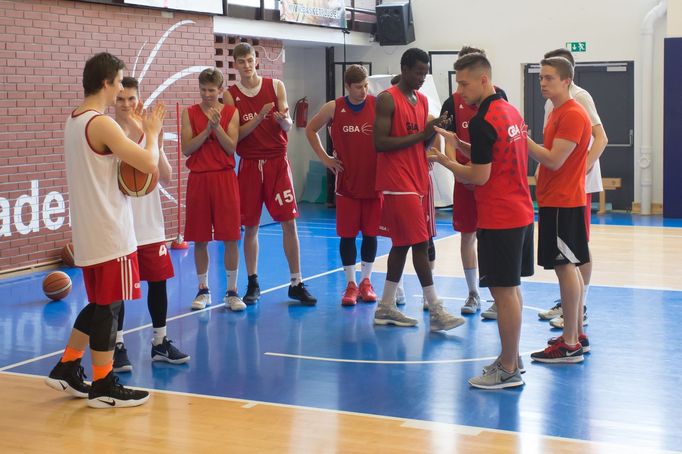 Trenénink basketbalového týmu Get Better Academy