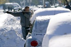 Bratislavu zastavil sníh, na MHD se čeká přes hodinu