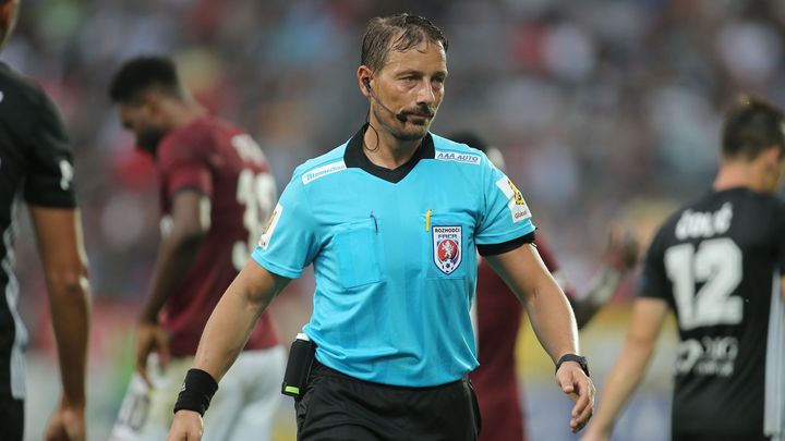 Česká liga chce testovat hlasité vysvětlení verdiktu rozhodčího divákům; Zdroj foto: Milan Kammermayer