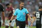 Česká liga chce testovat hlasité vysvětlení verdiktu rozhodčího divákům