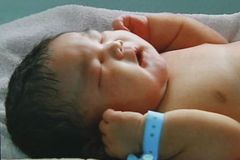 Čínská lékařka prodala novorozeně překupníkům