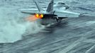 Letoun F/A-18F Super Hornet je stavěn jako stavěno jako obtížně zjistitelný, pročesává vzdušný prostor nad Libyí.