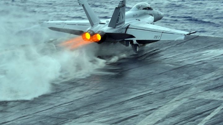 Drama nad Jihočínským mořem: během půl hodiny spadly dva americké stroje; Zdroj foto: Reuters