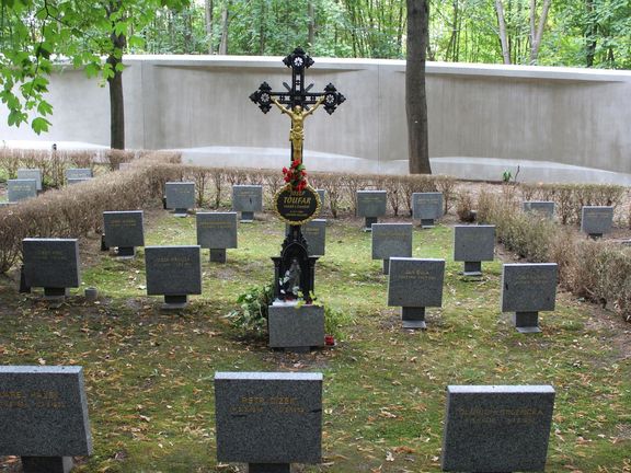 Čestné pohřebiště bojovníků za svobodu, odpůrců komunismu, popravených a umučených politických vězňů. Symbolický hrob Josefa Toufara, jehož ostatky již byly vyzvednuty.
