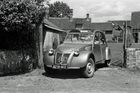 Po válce Citroën mohl rozběhnout výrobu modelu Traction Avant, 2CV - na jehož vývoji se omezeně pracovalo i za války - si ale musel počkat. Až 7. října 1948 představila automobilka na pařížském autosalonu definitivní podobu vozu. Mimochodem bylo to první sériové auto s radiálními pneumatikami Michelin na světě.