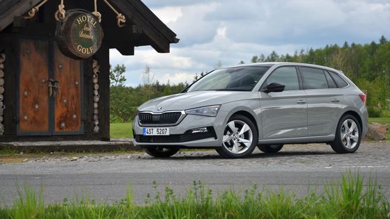 Automobilová novinka roku poprvé na českých silnicích. Škoda Scala míří na VW Golf