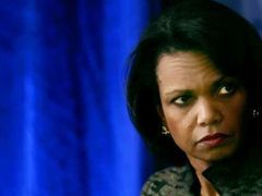 Ministryně zahraničí Condoleezza Riceová s cestou na Blízký východ vyčkává.