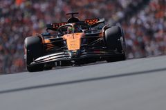 McLaren vyzrál na domácí hvězdu, v kvalifikaci obsadil první dvě místa