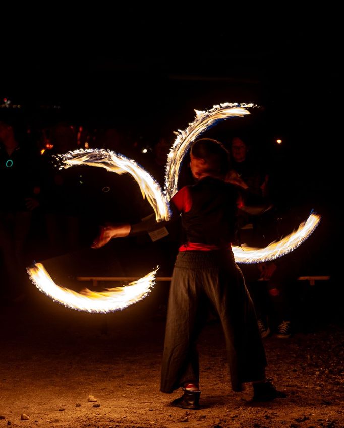 Zahájení divadelního festivalu Kult na jezeře Milada nedaleko Ústí nad Labem.