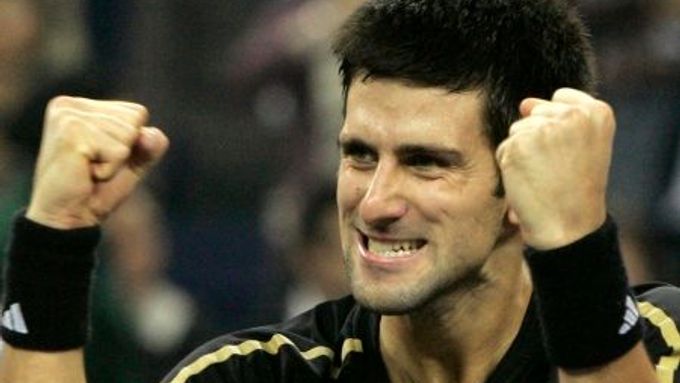 Novak Djokovič se raduje z vítězství na Turnaji mistrů v Šanghaji.