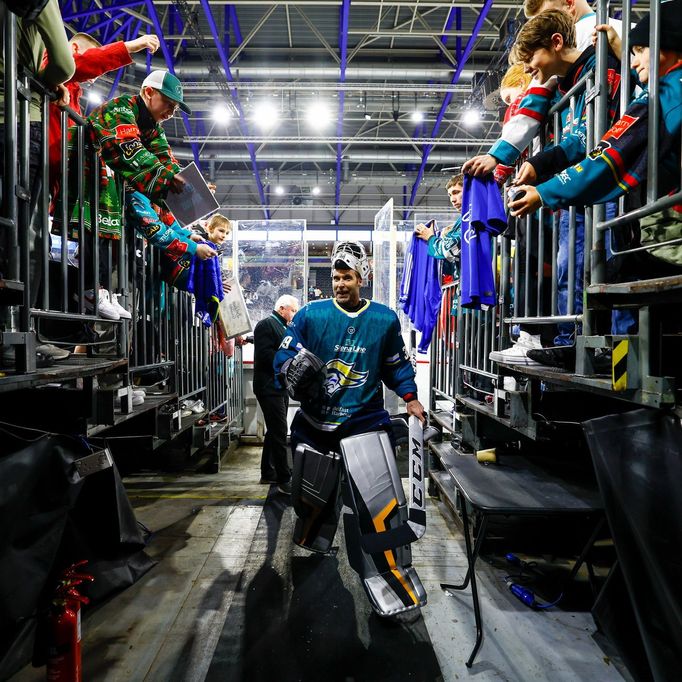 Petr Čech v dresu hokejových Belfast Giants.