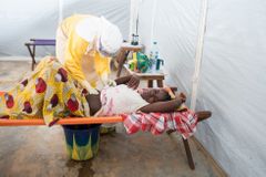 Do června 2015 může mít Afrika vakcíny na ebolu