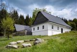 Rekonstrukce neudržované chalupy v Křižánkách na Českomoravské vrchovině proběhla v harmonii mezi investorem a architektem.