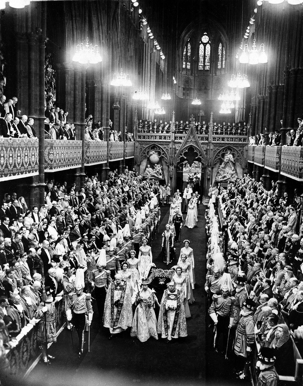 Královna Alžběta II., korunovace, historie, Velká Británie, Zahraničí