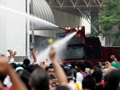 Malajsijská policie nasadila proti protestujícím i vodní děla
